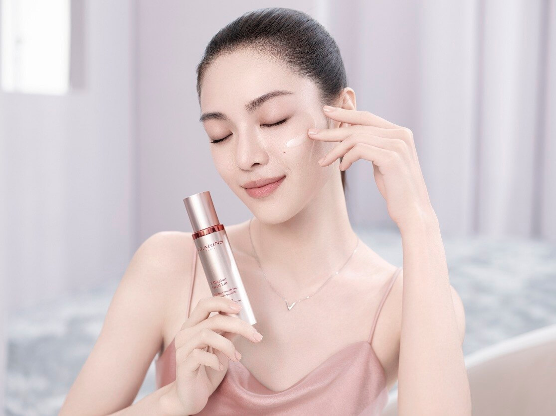 Clarins,Facial Lift Curvy Contouring Serum,Clarins Facial Lift Curvy Contouring Serum,Facial Lift Curvy Contouring Serum รีวิว,Facial Lift Curvy Contouring Serum ราคา,เซรั่มหน้าเรียว,Clarins ราคา,Clarins ดีไหม,