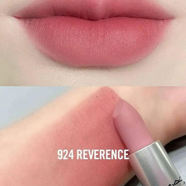 MAC Powder Kiss Lipstick #924 Reverence เนื้อแมทเกลี่ยง่าย เมื่อทาลงบนริมฝีปากให้สัมผัสเบาสบาย แต่่ติดทน เติมเต็มร่องลึกริมฝีปากได้เป็นอย่างดี ให้ริมฝีปากนวลเนียนดุจริมฝีปากติดฟิลเตอร์ ละมุนดั่งริมฝีปากในฝัน